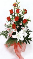 Görsel ve farklı bir çiçek isteyenler için 8 adet gül ve 1 dal kazablanka buketi