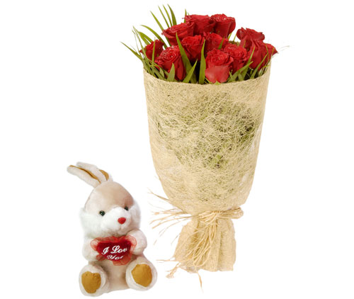 sevenlere özel oyuncak ve 11 gül buketi Ankara Ostim çiçek gönderimi firması ürünümüz 